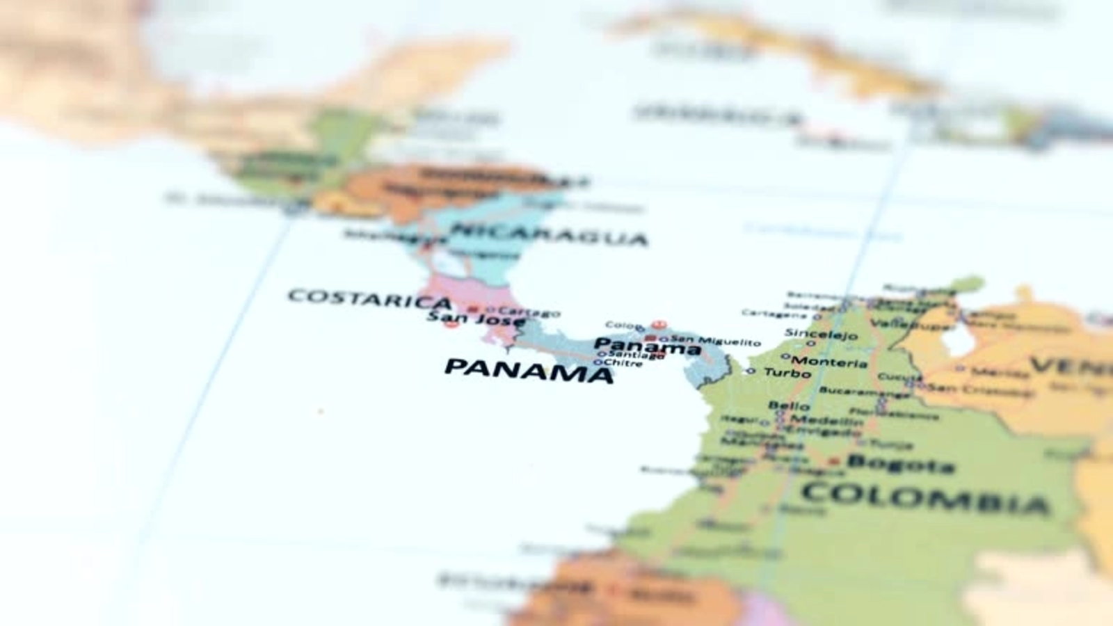 Situația se complică înaintea întâlnirii Trump - Xi: Tensiuni majore între China și SUA în Canalul Panama. Chinezii au reținut zeci de nave
