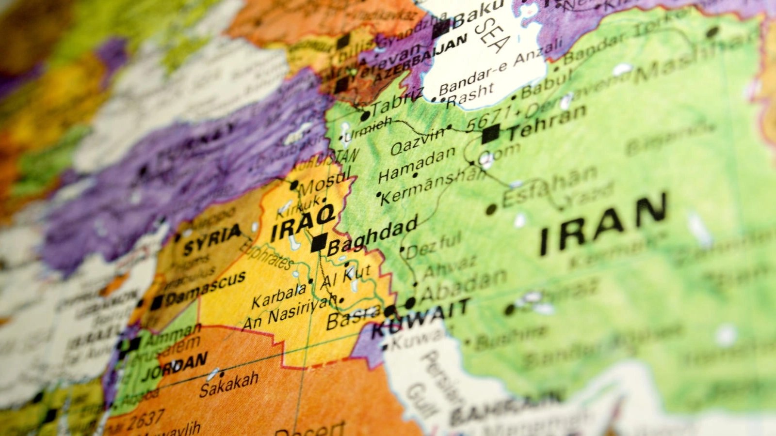 Situația se inflamează în Golf: Iranul a lansat atacuri asupra Kuweitului și Bahrainului. SUA doboară drone în Strâmtoarea Ormuz
