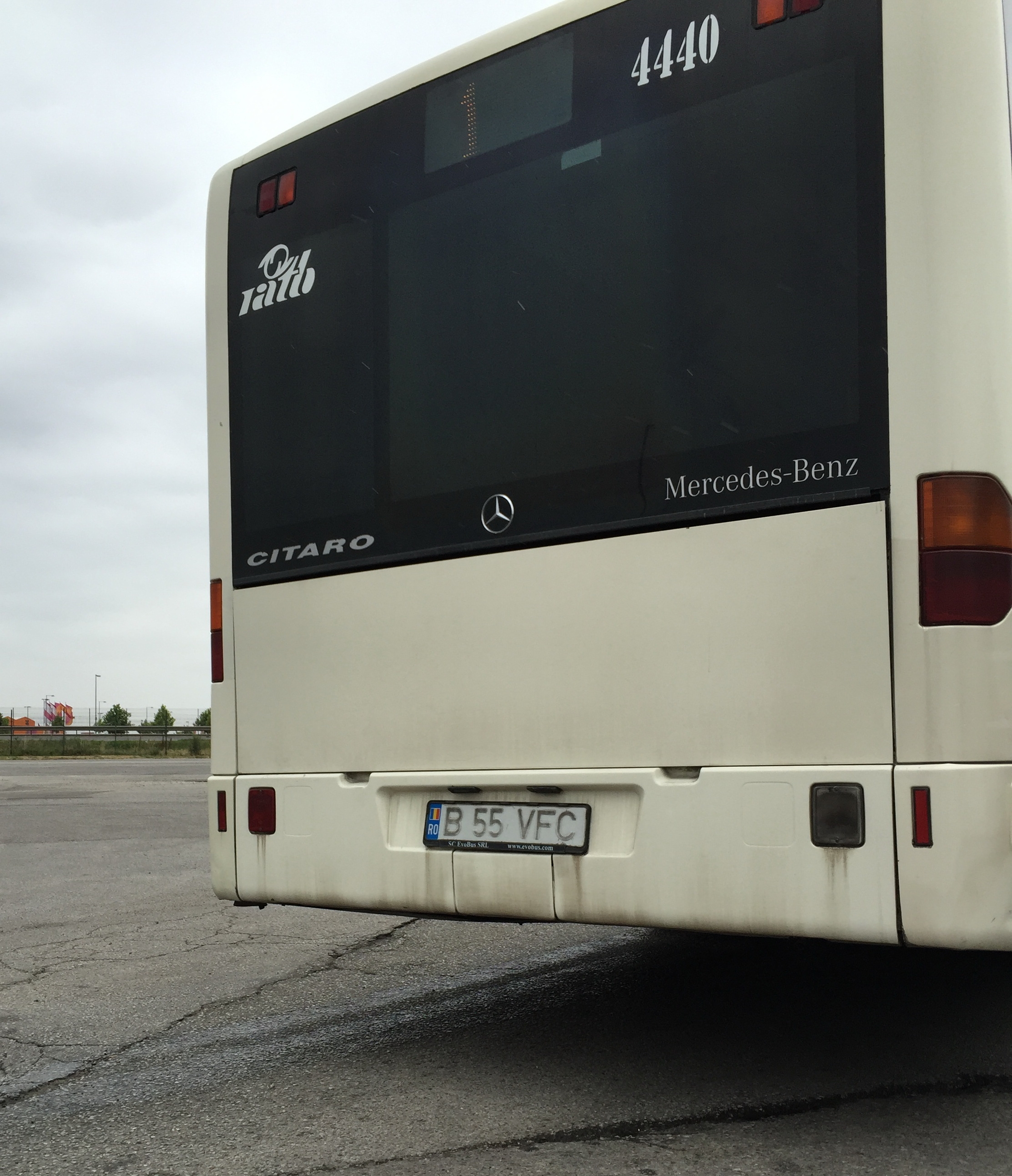 Şoferi nesimţiţi, acoperiţi de conducerea RATB