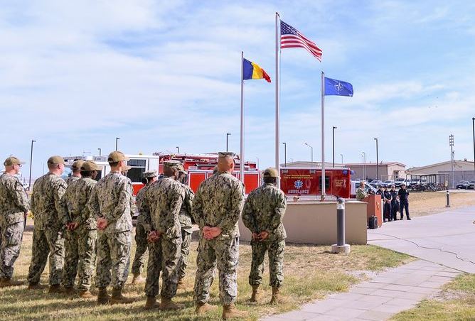 Soldații americani sunt mai presus de lege: Un ofițer american a bătut un chelner din Caracal. Parchetul Militar a clasat cazul!