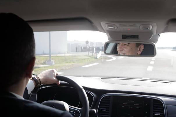 Sorin Grindeanu, test drive cu un Duster cu cutie automata: „Vă recomand să încercaţi