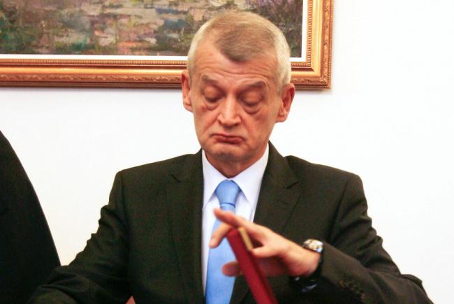 Sorin Oprescu suferă de o duzină de boli și e suspect de cancer pulmonar