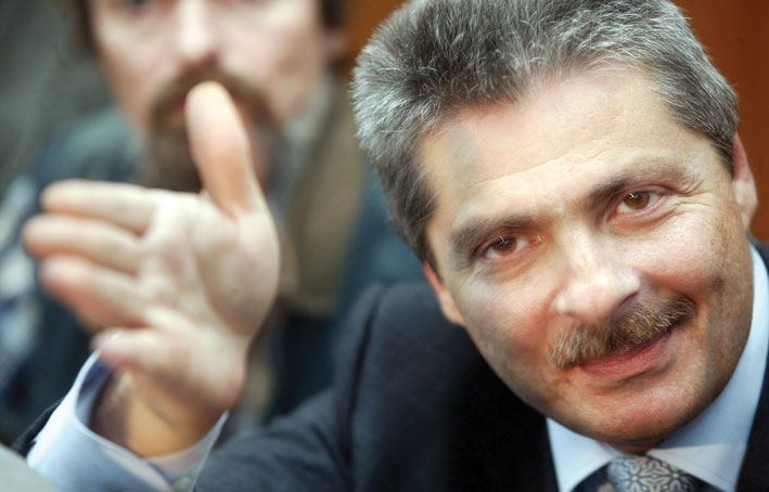 Sorin Ovidiu Vîntu, adus din arest la DNA pentru audieri într-un nou dosar