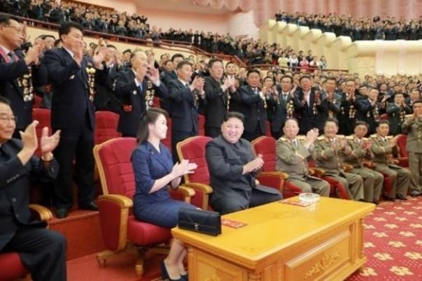 Sotia lui Kim jong-Un, aparitie rara la un banchet