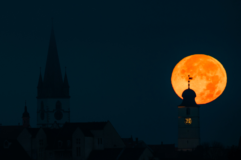 Spectacol pe cer în a treia noapte a anului 2026: Prima superlună. Superstiții legate de 