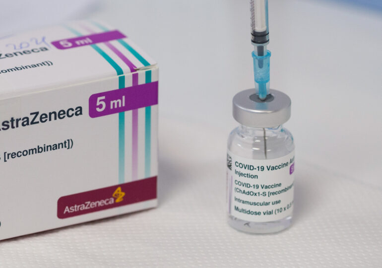 Spotmedia: România va arunca zeci de mii de doze de vaccin pentru că serul expiră!