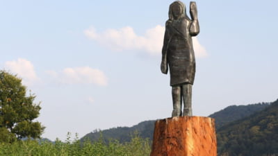 Statuia de bronz a primei doamne a SUA, Melania Trump, din orașul său natal din Slovenia, a fost furată. Polițiștii au deschis o anchetă
