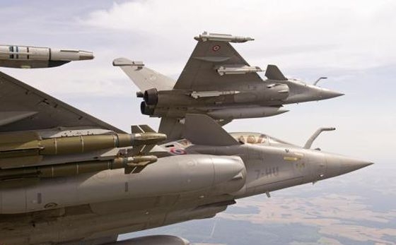 Statul Islamic ii ia in derâdere pe francezi: Obiectivele bombardate de Franta erau oricum abandonate