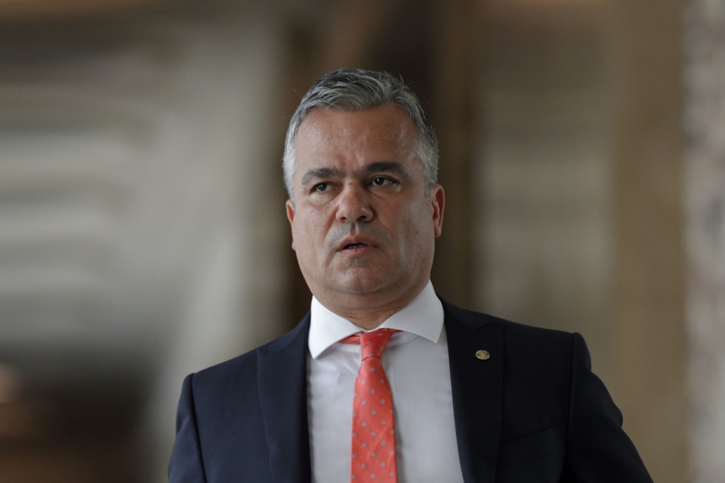 Statul Paralel: Detalii din spatele prăbușirii Guvernului Veștea. 