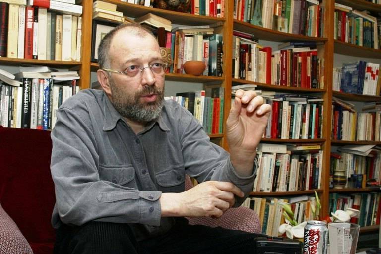 Stelian Tănase: „Când şi-a scris Ponta doctoratul? În recreaţie, sau în pauzele de ţigară?
