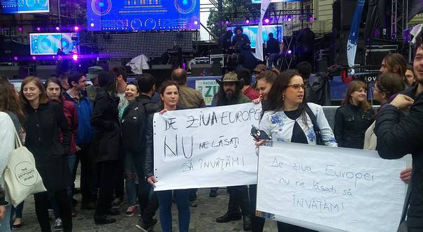 Studenţii Facultăţii de Istorie, protest faţă de concertele din Piaţa Universităţii