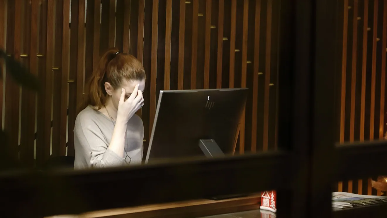 STUDIU: 45% dintre angajații români se confruntă cu oboseală cronică provocată sau agravată de muncă
