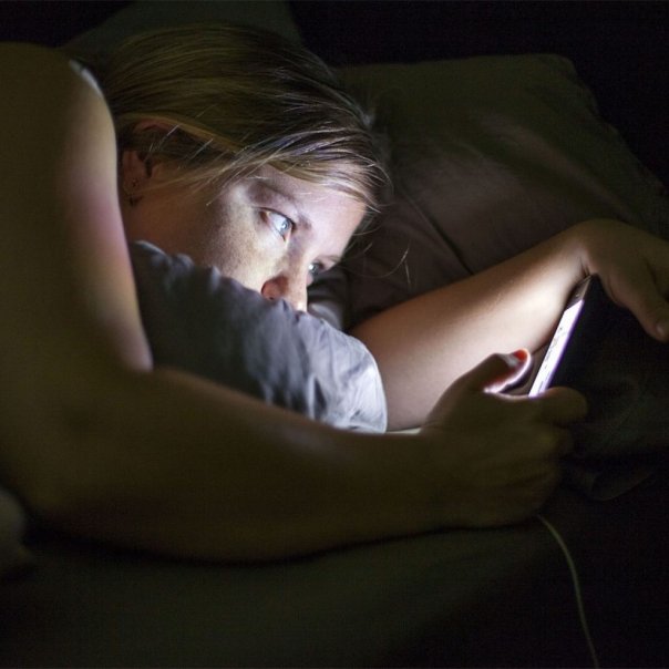 Studiu: Lumina telefoanelor mobile afecteaza grav vederea