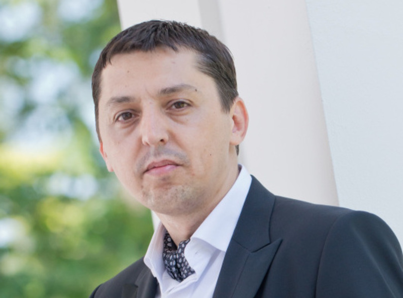 STUDIU: Personalitatea naţională a românilor este bipolară, corespunde profilului Făt-Frumos sau Zmeu