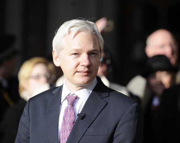 Suedia renunţă la ancheta care îl vizează pe fondatorul Wikileaks, Julian Assange
