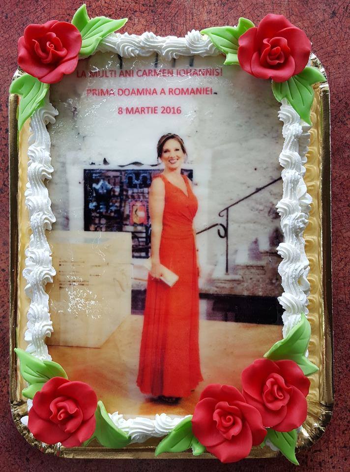 Surpriză de 8 Martie. Finul lui Vanghelie i-a oferit un tort de ciocolată primei doamne, Carmen Iohannis!