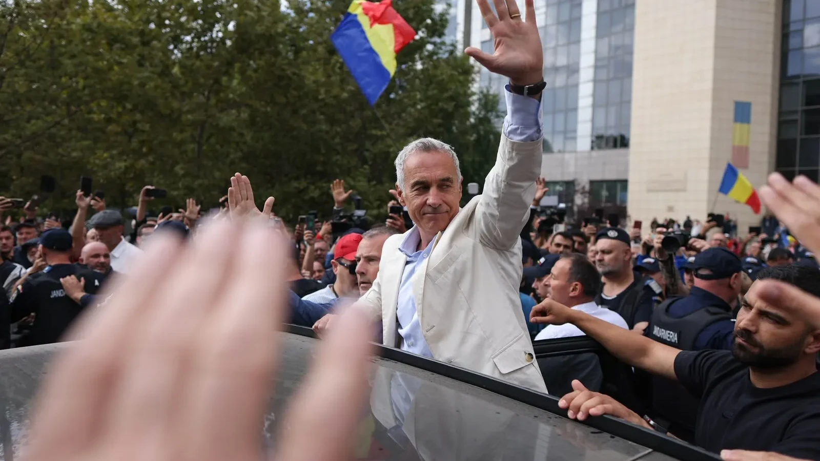 Susținătorii lui Georgescu fac chetă de 1.100.000 de euro, ca să îl elibereze: Legea nu permite eliberarea dacă se achită prejudiciul