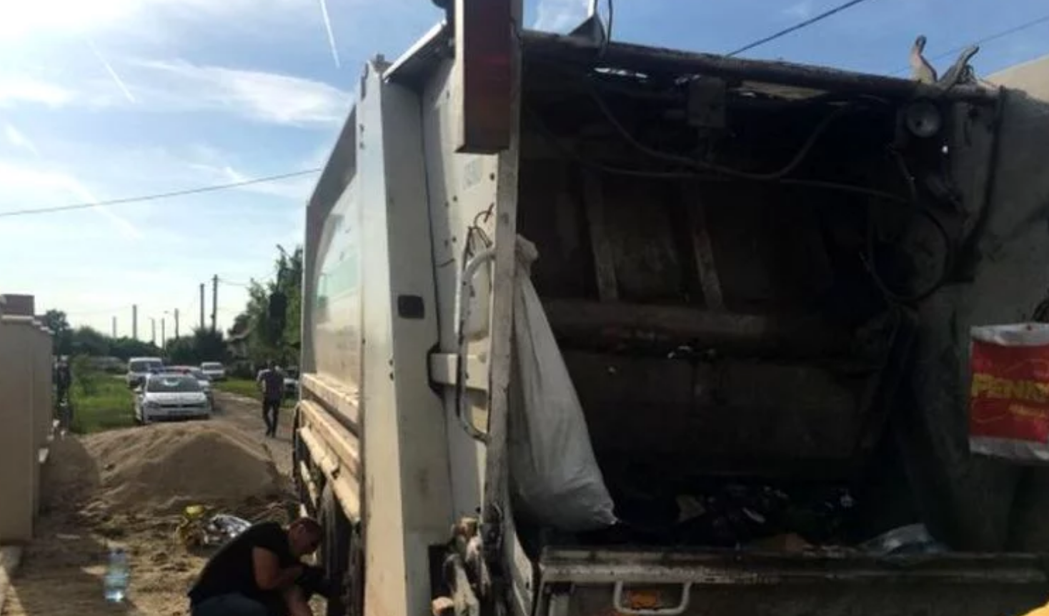 Tânăr mort în Arad după ce a fost călcat de maşina de gunoi