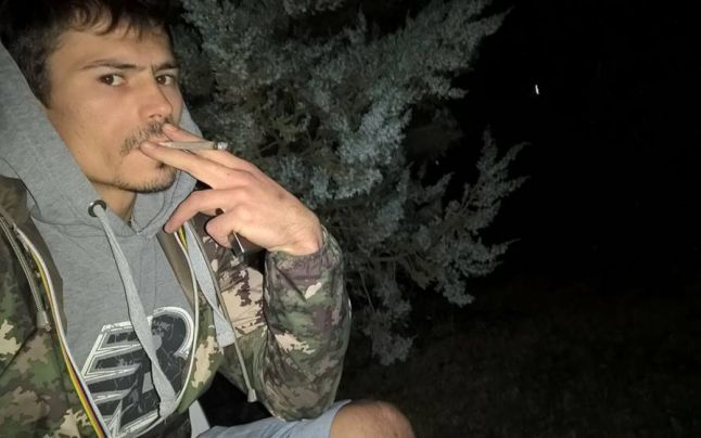 Tânărul găsit cu 20 de kilograme de canabis în casa bunicilor. „Fuma 14 jointuri pe zi şi vorbea cu divinităţile