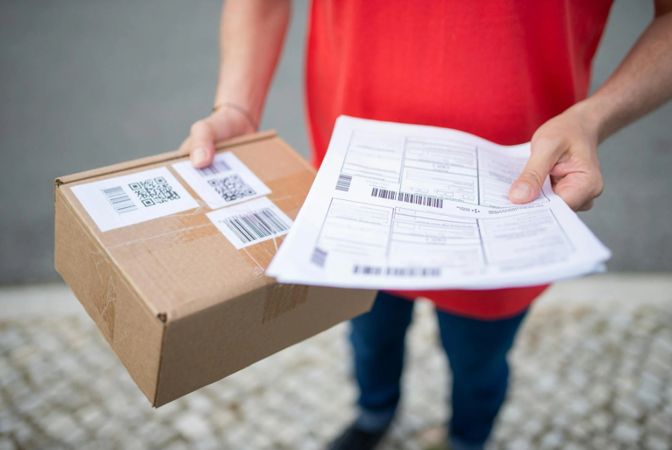 Taxele pe coletele din China ajung să depășească valoarea produselor. 