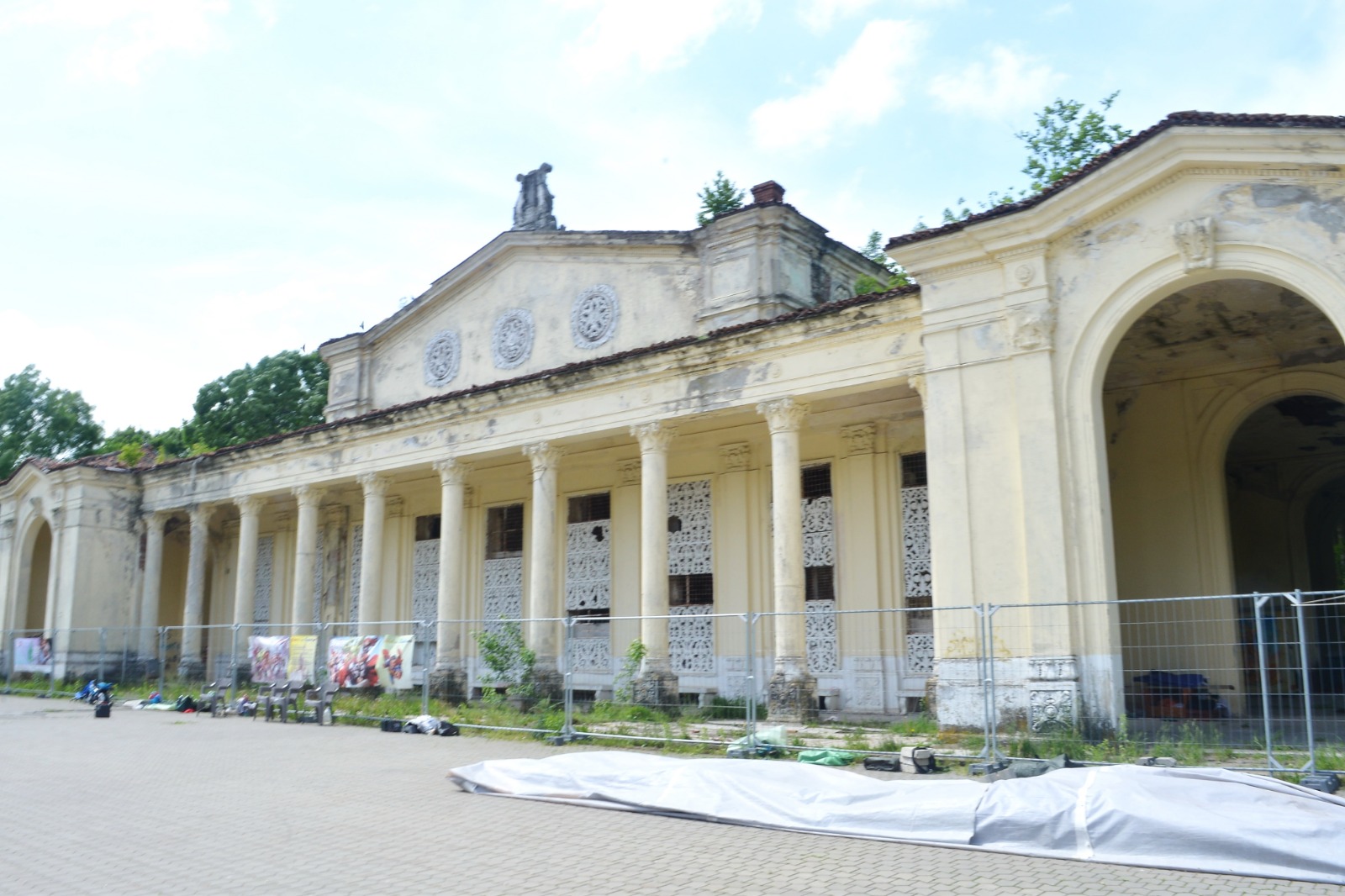 Teatrul de Vară din Parcul Bazilescu a trecut din patrimoniul Ministerului Culturii în domeniul public al Municipiului București