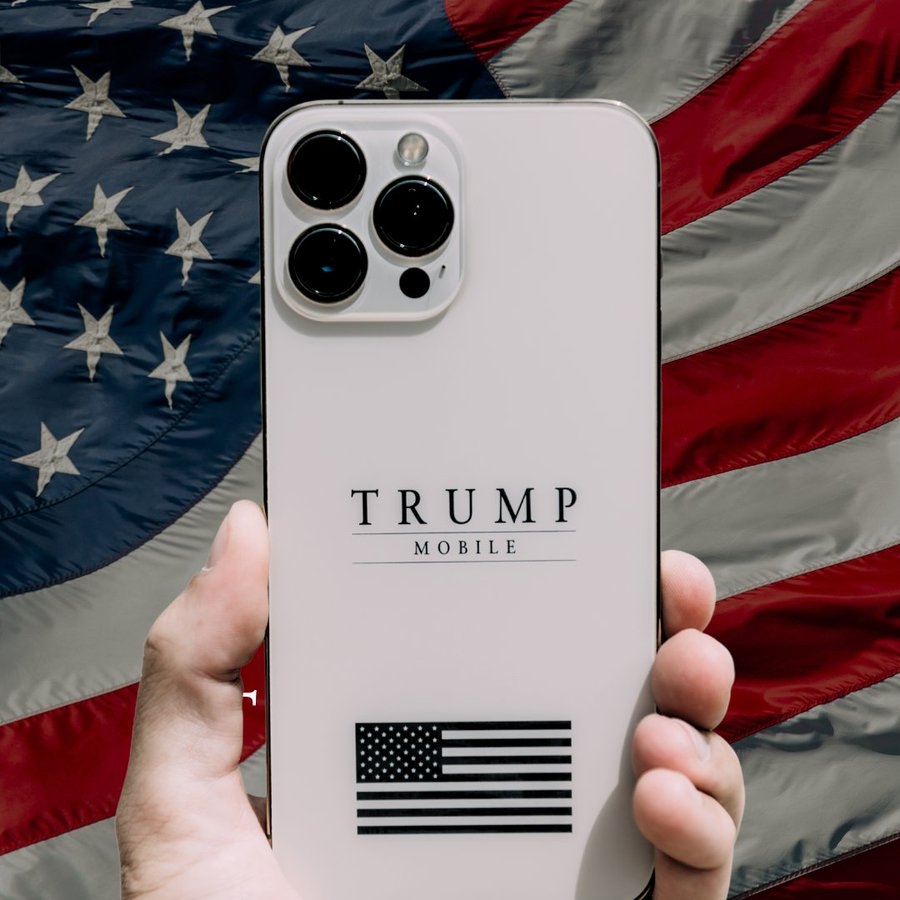 Telefonul produs de Trump, prezentat ca
