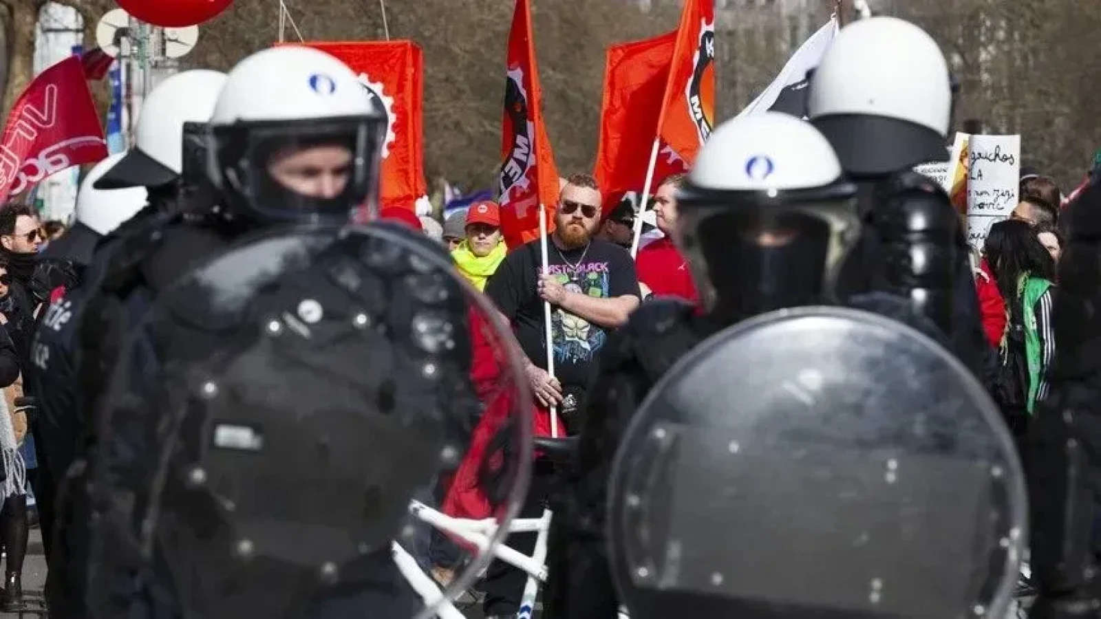 Tensiuni mari la Bruxelles: Protest de amploare împotriva austerității. Ciocniri violente între manifestanți și poliție