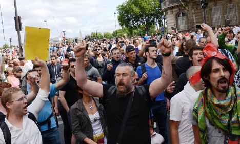 Tentativă de lovitură de stat în Franţa de Ziua Nationala