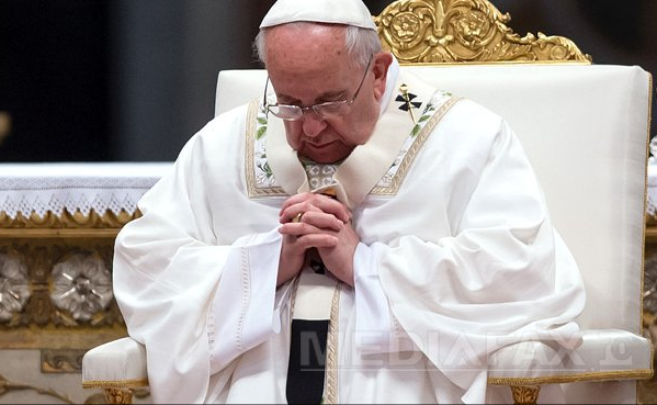 Papa Francisc a fost ajutat să urce treTeoria Tumorii. Papa Francisc a fost ajutat să urce trepte într-o bazilică pentru a doua oară în trei zilepte într-o bazilică pentru a doua oară în trei zile