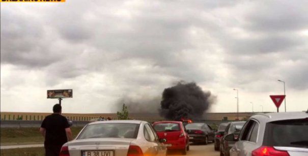 Teribil incident pe A2. O mașină a luat foc in mers