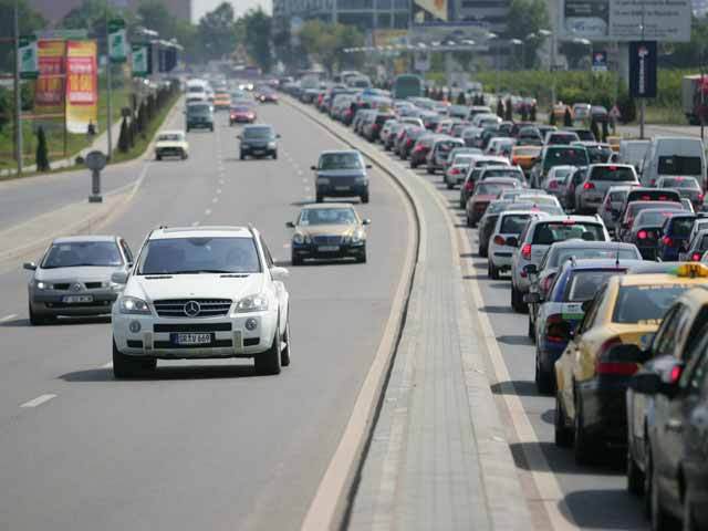 Termenul limită până când românii pot cere restituirea taxei auto