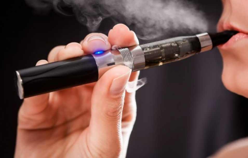 Ţigareta electronică ar putea fi prescrisă de medici