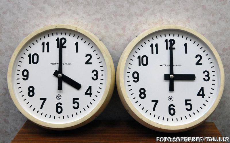 TLR=UTC+2h. Duminică noaptea dăm ceasurile înapoi cu o oră. ​România revine la ora oficială 