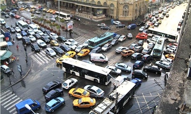 Topul oraselor cu cel mai mare blocaj de trafic rutier: Bucureşti - locul 5, întârzieri de 103 ore pe an