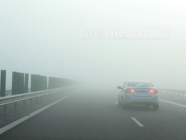 Trafic rutier îngreunat de ceaţă pe autostrada Bucureşti - Constanţa