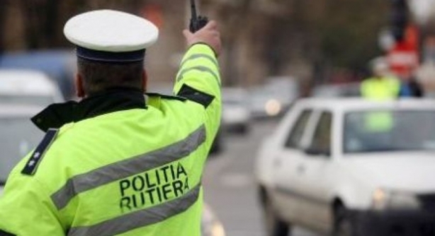 Traficul către Buzău blocat din cauza unor butoaie cu măsline căzute dintr-un TIR