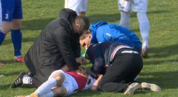 Tragedie în fotbal! A murit după ce a fost lovit de mingea de un adversar