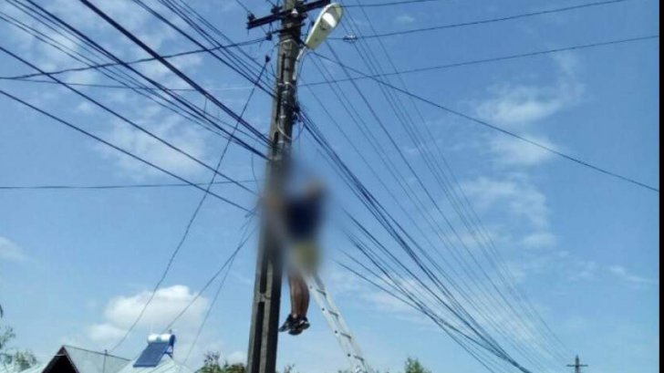 Tragedie în Teleorman. Un bărbat a murit încercând să schimbe un bec la un stâlp de iluminat