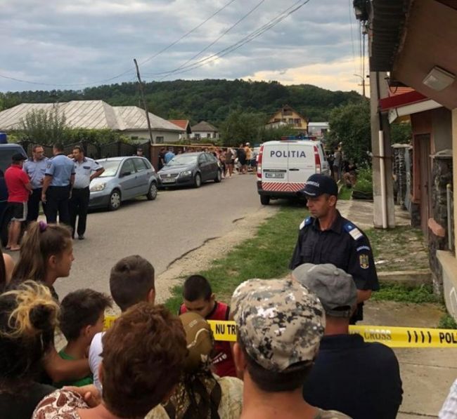 Tragedie într-o familie duminică seară. O polițistă și-a ucis mama și bebelușul, după care s-a împuşcat în cap.