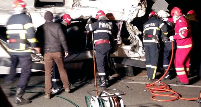 TRAGEDIE. Echipa de handbal masculin CSU Târgoviște a fost implicată într-un accident. Trei dintre sportivi au murit pe loc