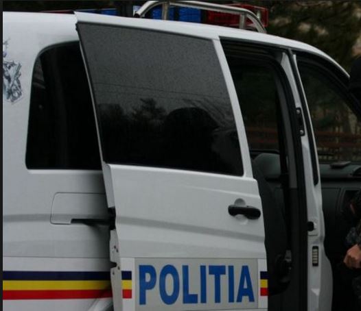 Tragedie ziua in amiaza mare. Doi tineri morţi şi unul inconştient, găsiți într-o mașină parcată