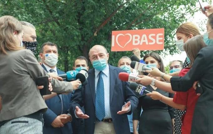 Traian Băsescu: 