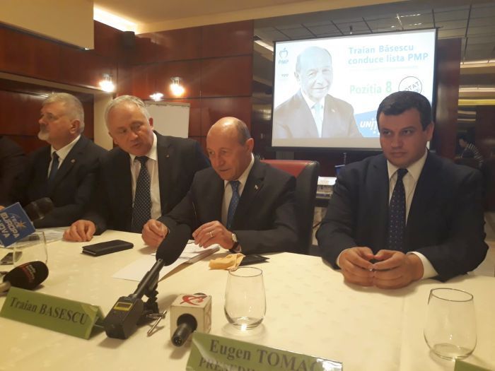 Traian Basescu, la Timisoara, dezlantuit la adresa extremistilor care au acoperit in pungi de gunoi crucile militarilor romani: Am vazut niste primitivi