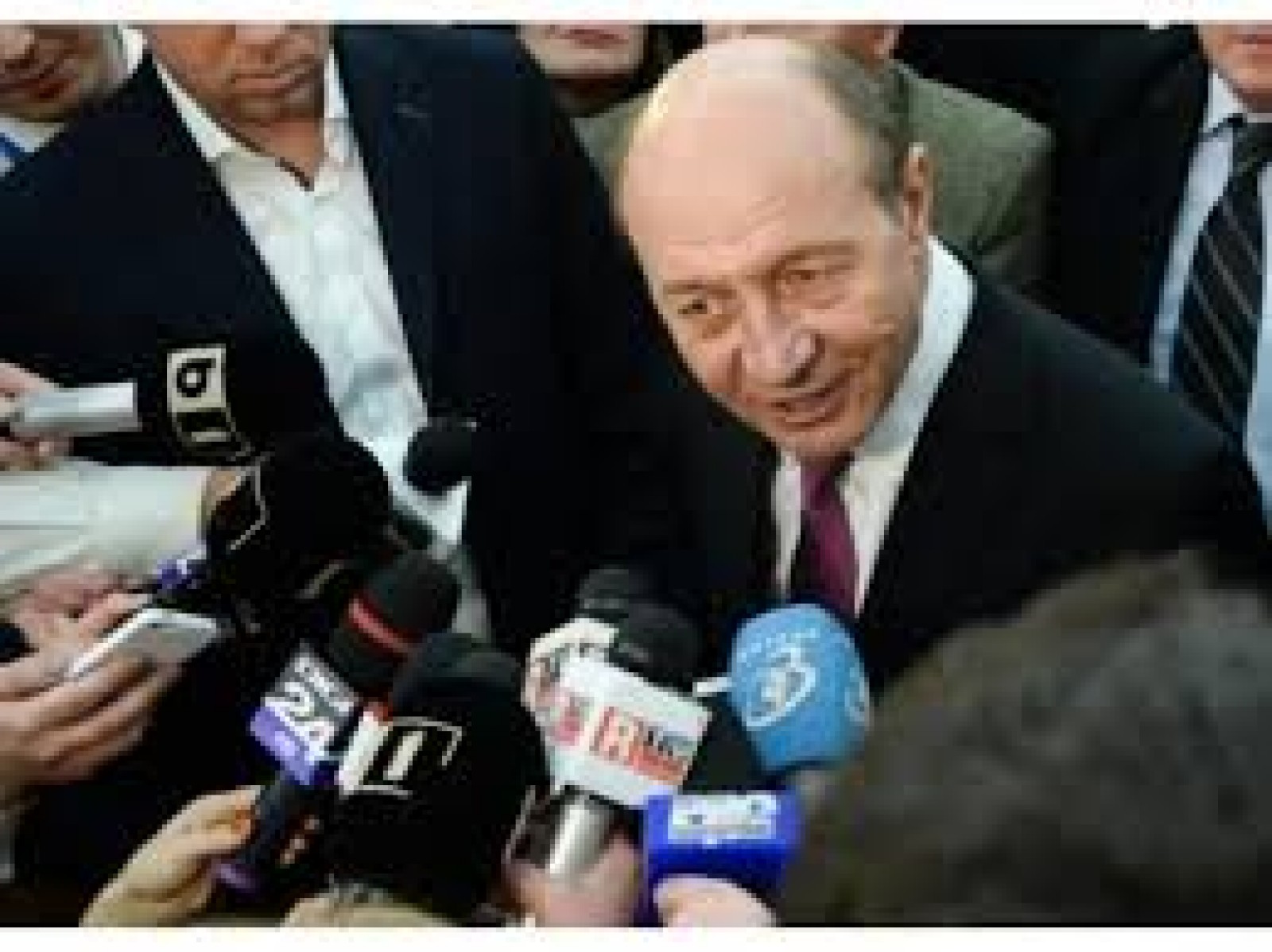Traian Băsescu merge la instanță pe bandă rulantă