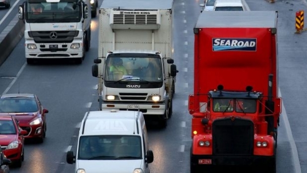 Transportatorii vor să protesteze în timpul vizitei președintele Franței la București