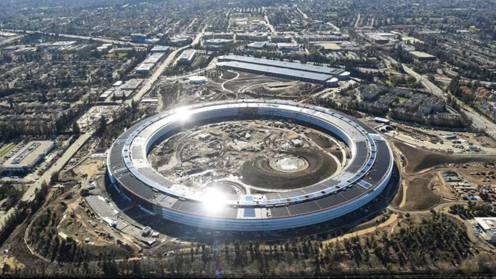 Trei angajați din Silicon Valley, suspectați că au transmis secretele Google către Iran
