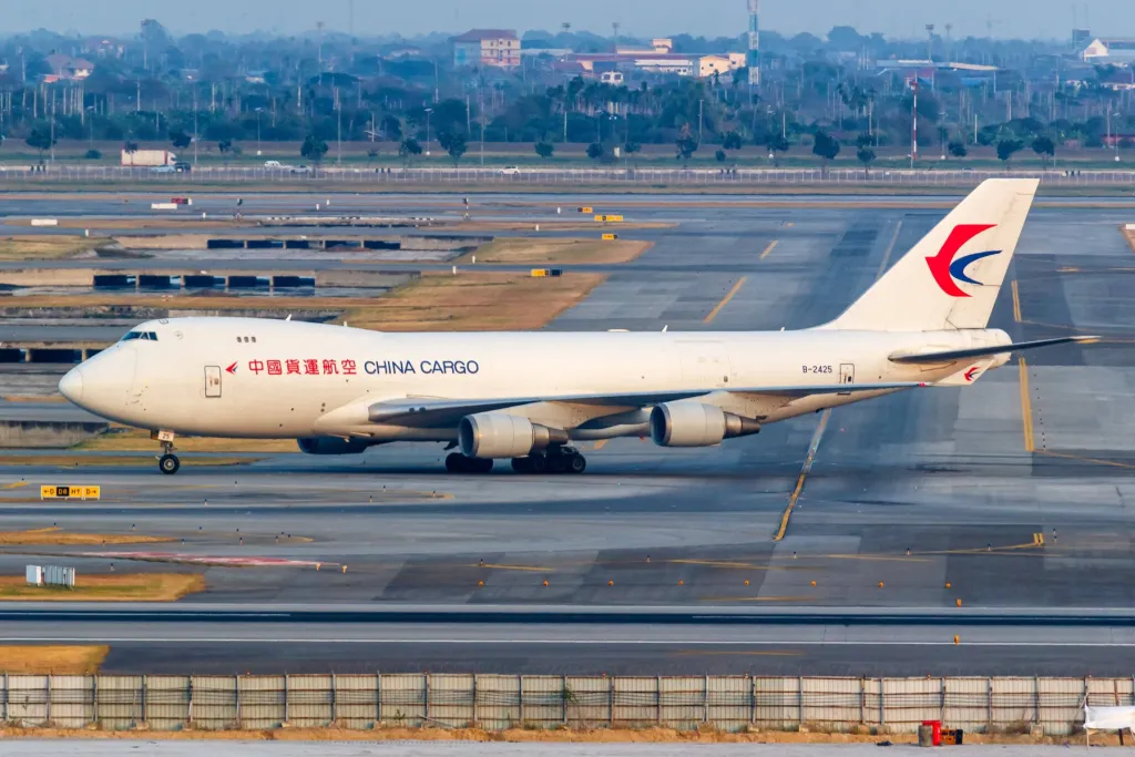 Trei avioane misterioase de ultimă tehnologie au decolat din China însă nu au zburat spre destinația declarată. Au dispărut de pe radar când s-au apropiat de Iran