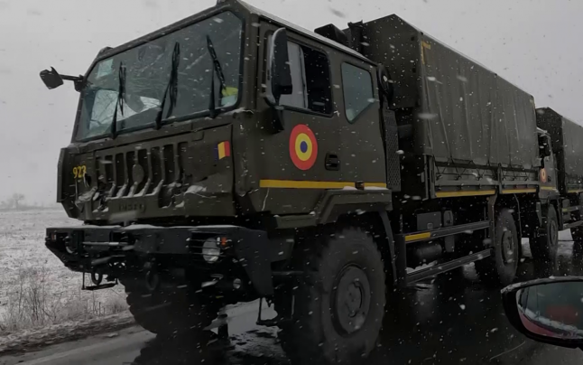 Trei camioane dintr-un convoi militar al Armatei Române avariate după ce s-au tamponat între ele