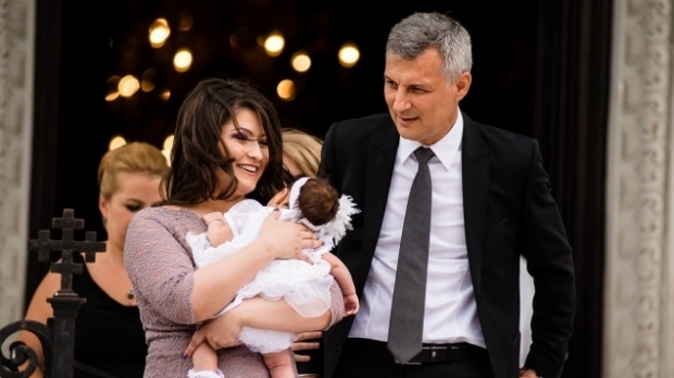 Trei deputaţi întorşi din vacanţă, printre care şi soţul Oanei Stancu, cer concediu cu plată
