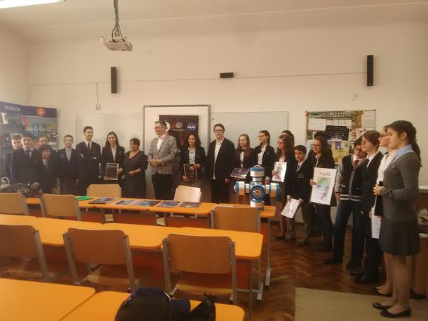 Trei elevi români au câstigat premii întâi la un concurs internaţional organizat de NASA